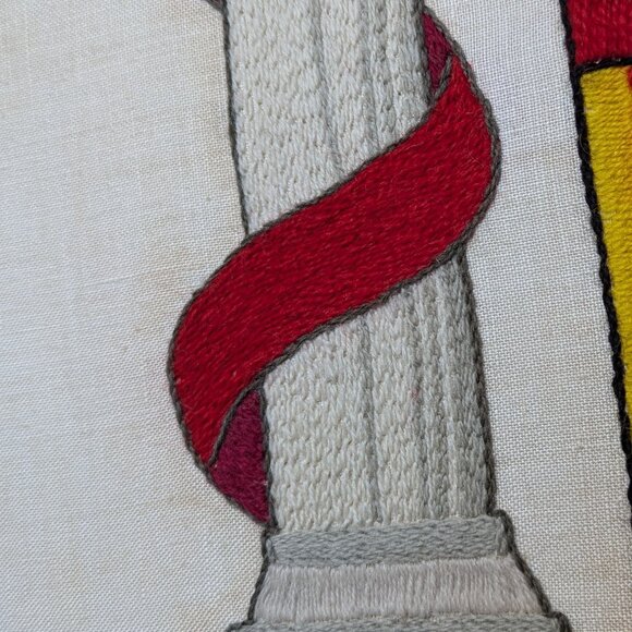 Vintage hand embroidered Spanish Coat of Arms - Picture 9 of 10
